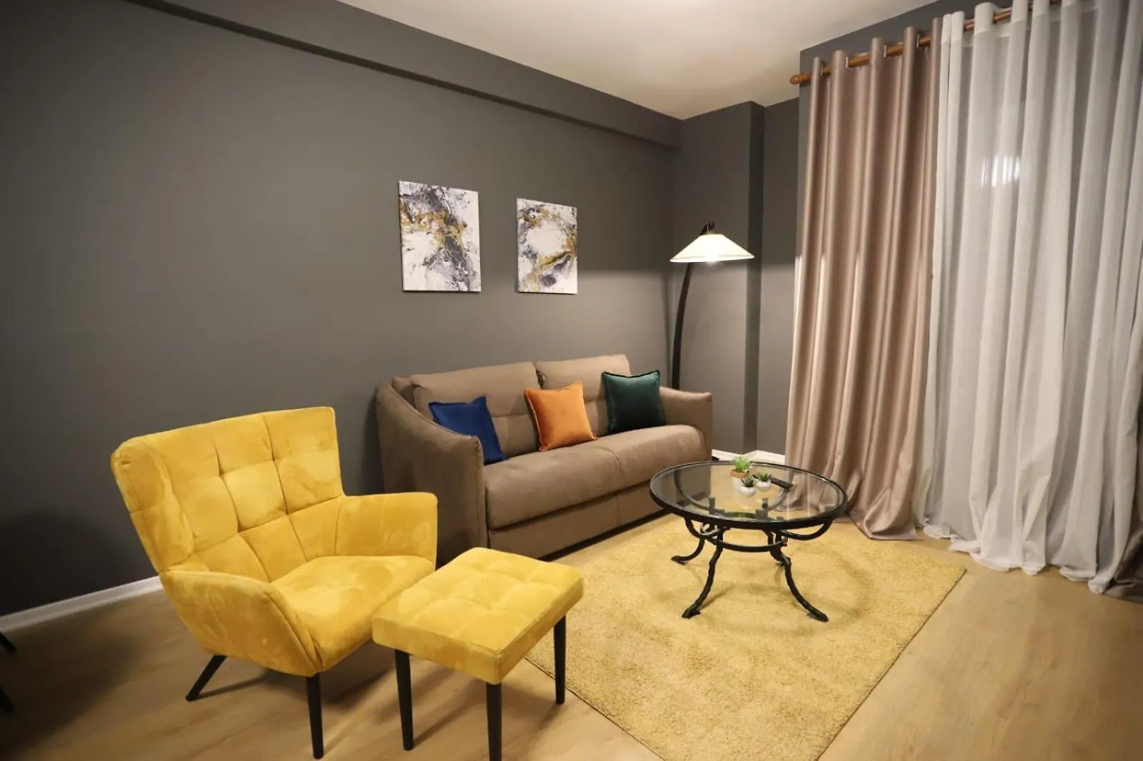 Tirana Center Apartament 0*,  Albania